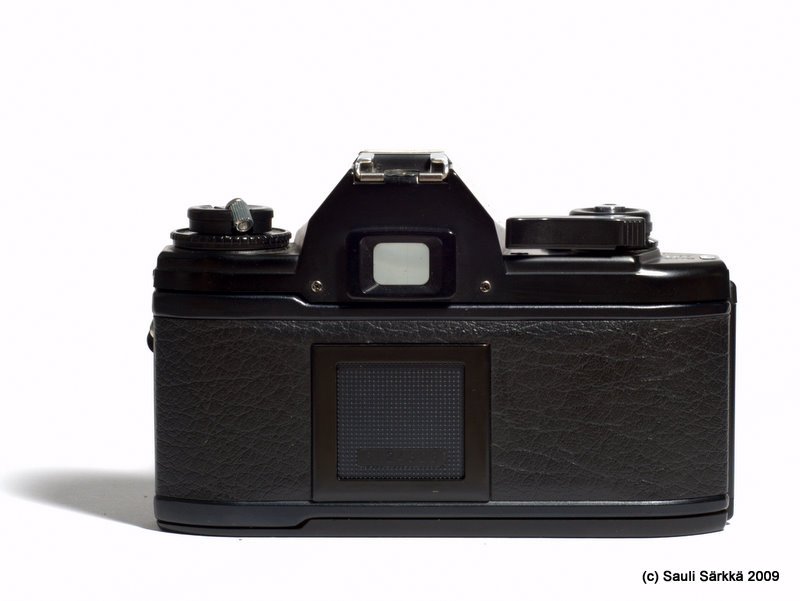DSC_0095.jpg - Nikon EM + Nikon Series E 50mm 1:1.8, back view