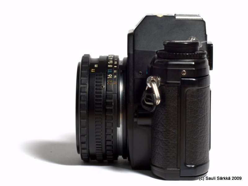 DSC_0096.jpg - Nikon EM + Nikon Series E 50mm 1:1.8, left view