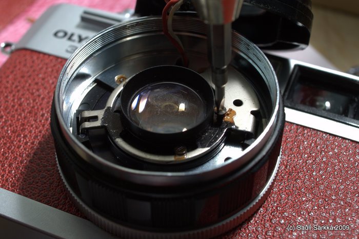 oly_35_rc_front_lens_2.jpg - Then, remove the focus coupling ring by unscrewing three flat-head screws. The lens has been focused to infinity before starting the operation. On rebuilding, the focus will be checked, re-collimated and re-calibrated.