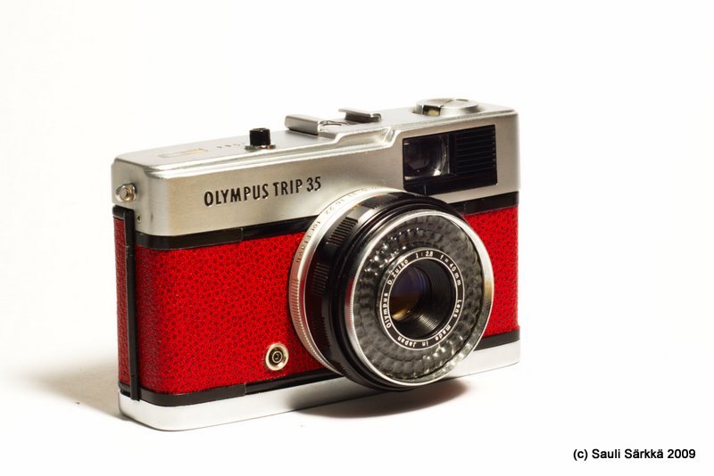 DSC_0608b.jpg - Olympus Trip 35 in red leatherette