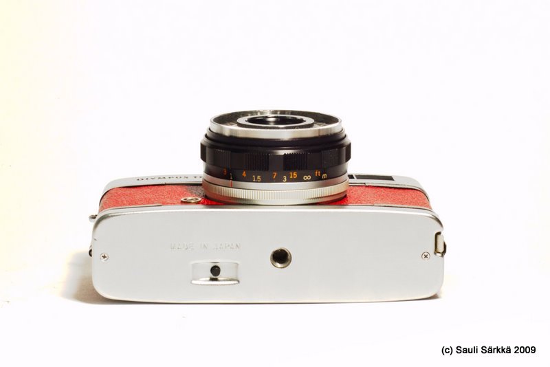 DSC_0629b.jpg - Olympus Trip 35 in red leatherette
