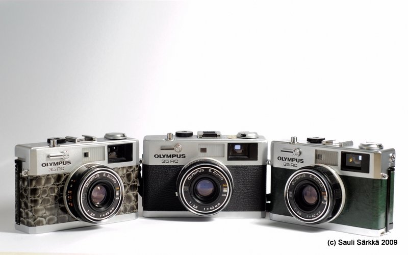 DSC_8907b-1.jpg - Olympus 35 RC's in snake skin, regular and dark green leatherette. All in 100% working condition.