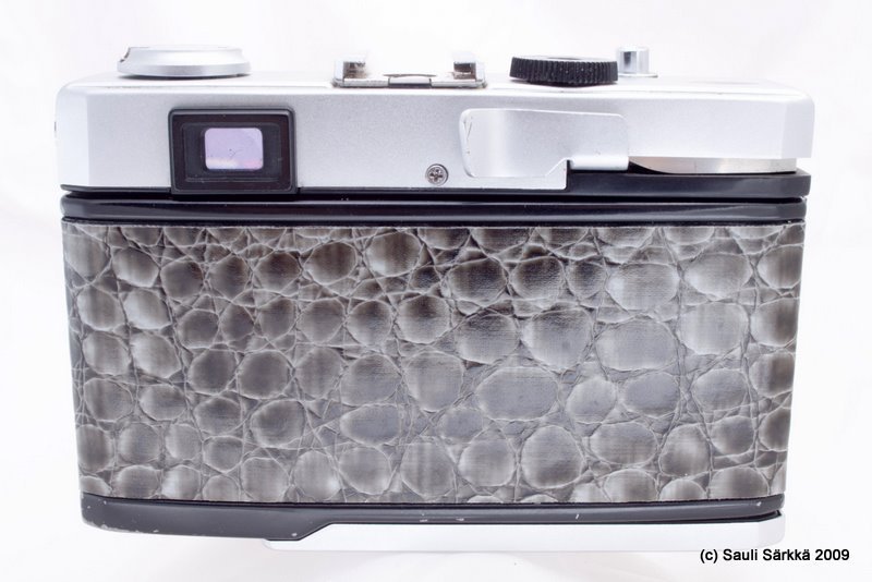 skin7.jpg - 1970's Olympus 35 RC with snake skin leatherette