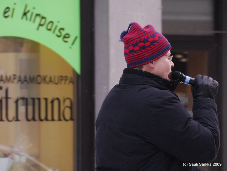 DSC_7203.JPG - 24.1.2009 Oulu, Finland: A really against nuclear power.